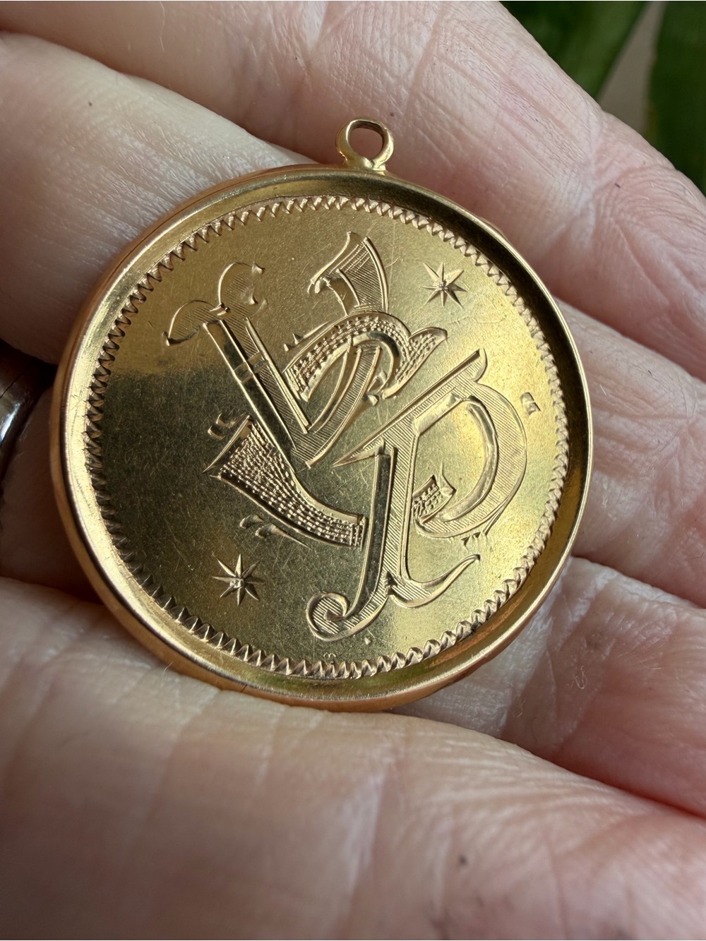 18 karat gold vintage love token